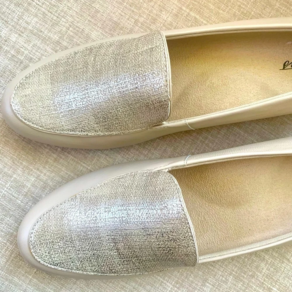 TROTTERS SHOES LOAFERS LEATHER CREAM SIZE 10 NWT